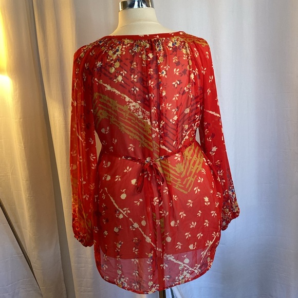 Floral Top with Long Sleeves - Picture 5 of 9